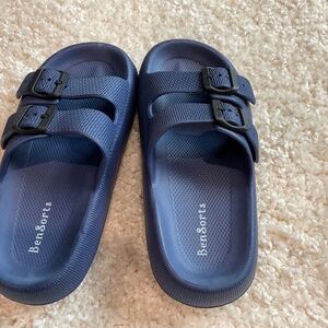 💥Cloud shoes💥3 for $12💥